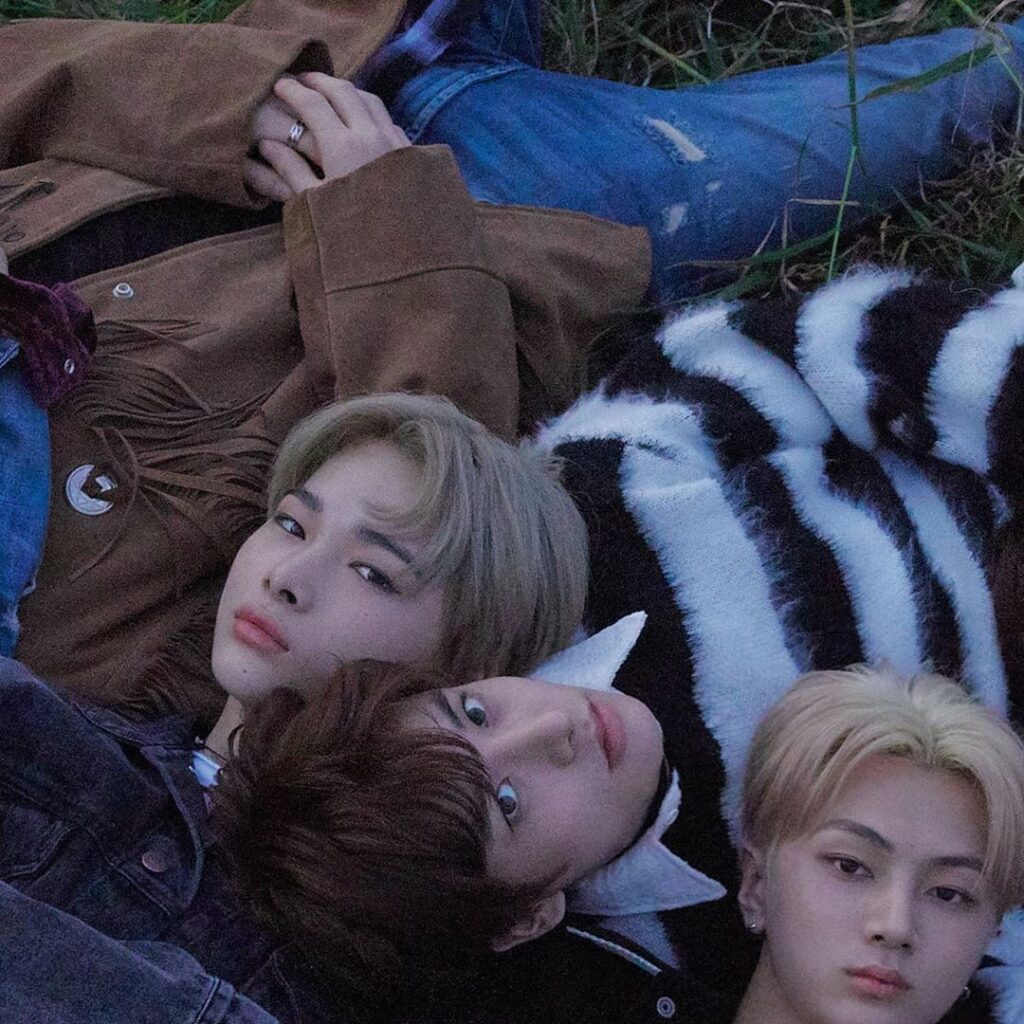 #ENHYPEN BORDER : DAY ONE Concept Photo (DAWN ver.) 

#BORDER_DAY_ONE #DAWN…