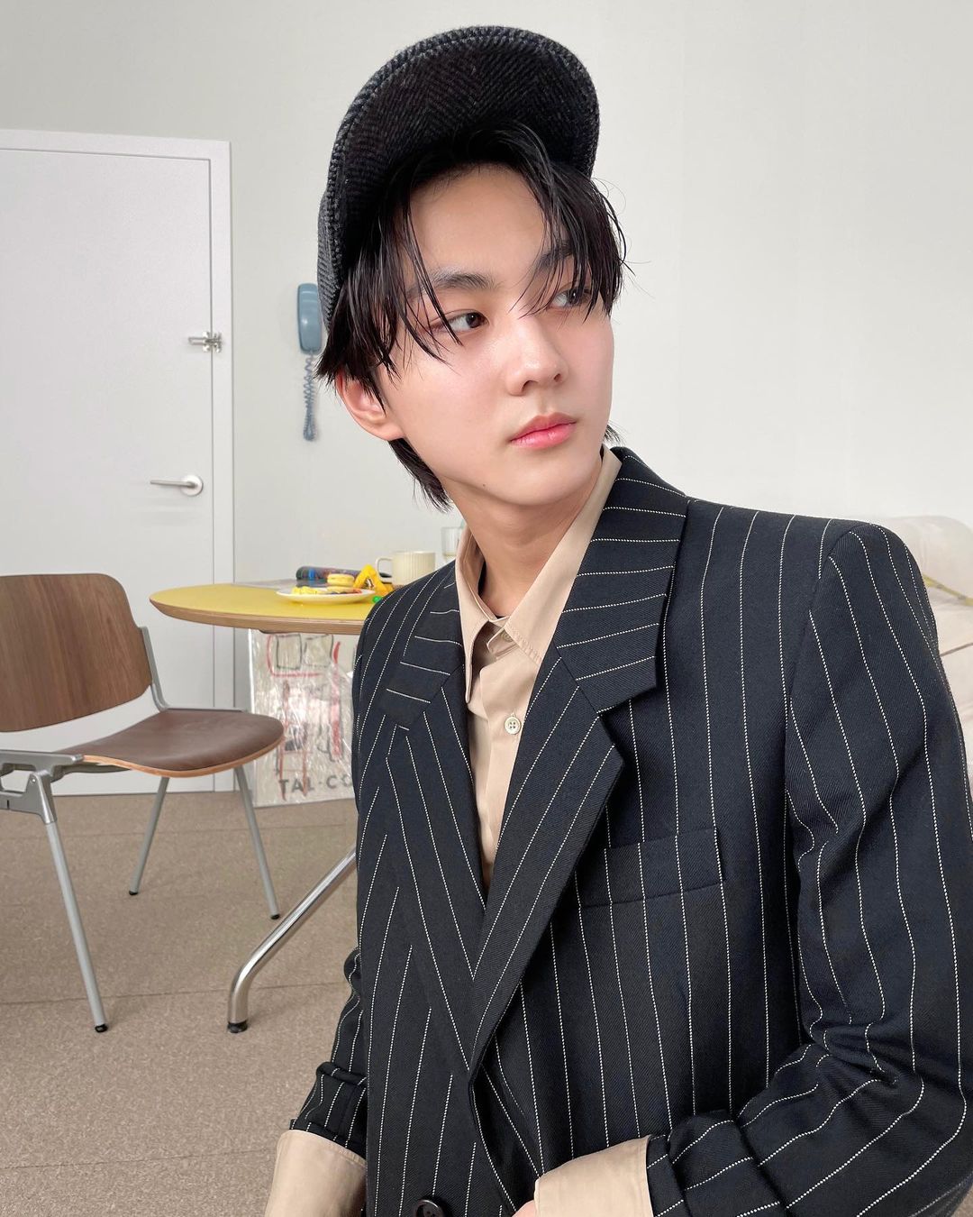 “힐끔” #JUNGWON…