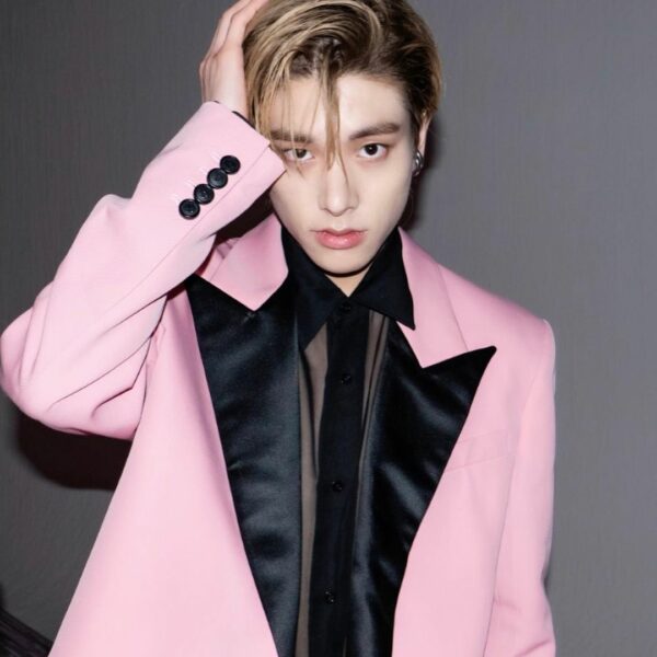 Pink is hot #JAKE #광고…