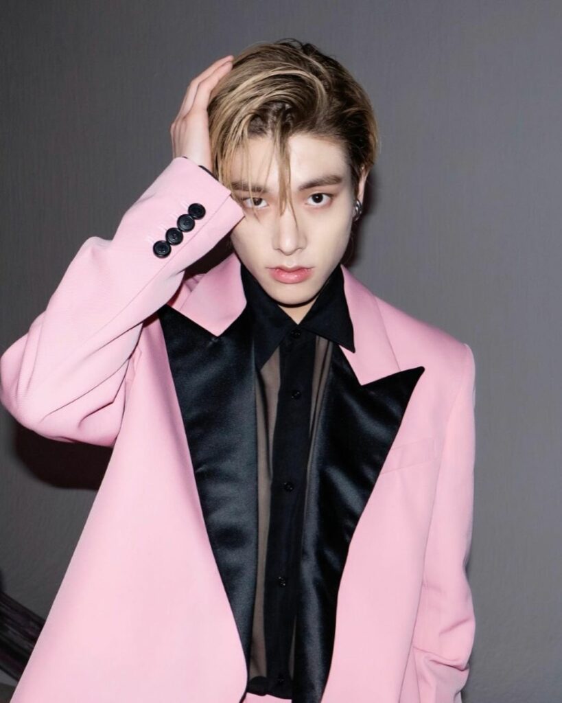 Pink is hot #JAKE #광고…