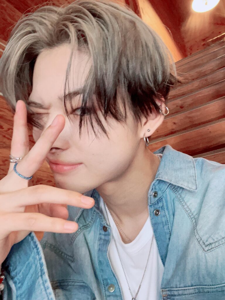 230821 Weverse: Ni-ki