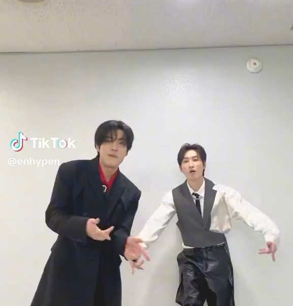 230604 TikTok: Jake with Eunhyuk (Super Junior) - ‘Bite Me’ Dance Challenge
