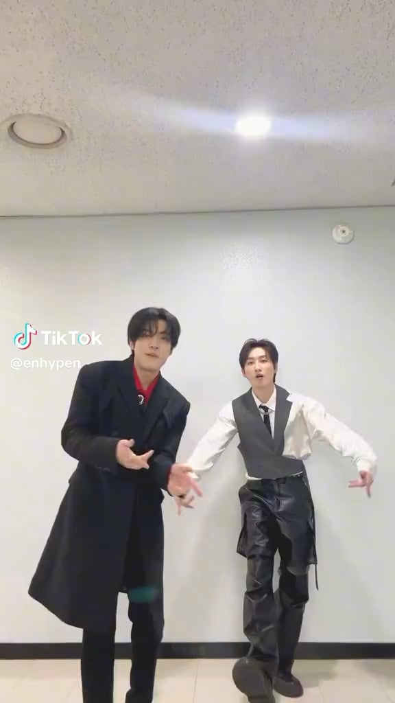 230604 TikTok: Jake with Eunhyuk (Super Junior) - ‘Bite Me’ Dance Challenge