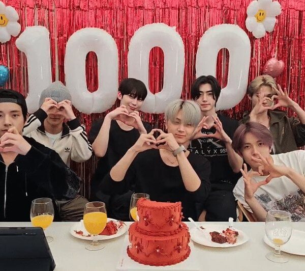 230825 [Weverse Live: Group] 🥳1000 days🥳
