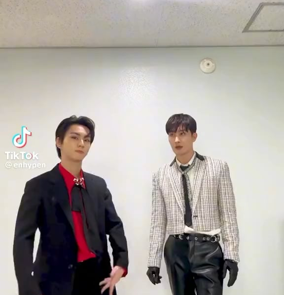 230604 TikTok: Jungwon with Zhoumi (Super Junior) - ‘Bite Me’ Dance Challenge