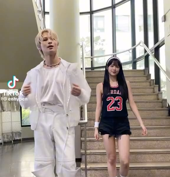 230603 TikTok: Ni-ki with Eunchae (LE SSERAFIM) - ‘Bite Me’ Dance Challenge