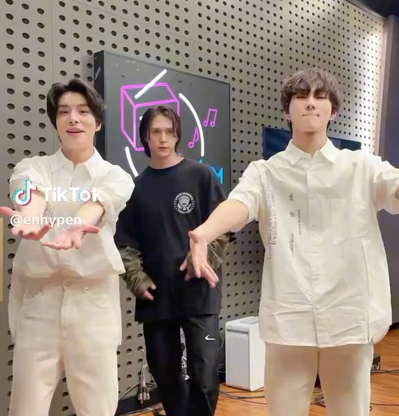 230615 TikTok: Jake and Jungwon with Son Dong-woon (Highlight) - Sacrifice (Eat Me Up) Dance Challenge