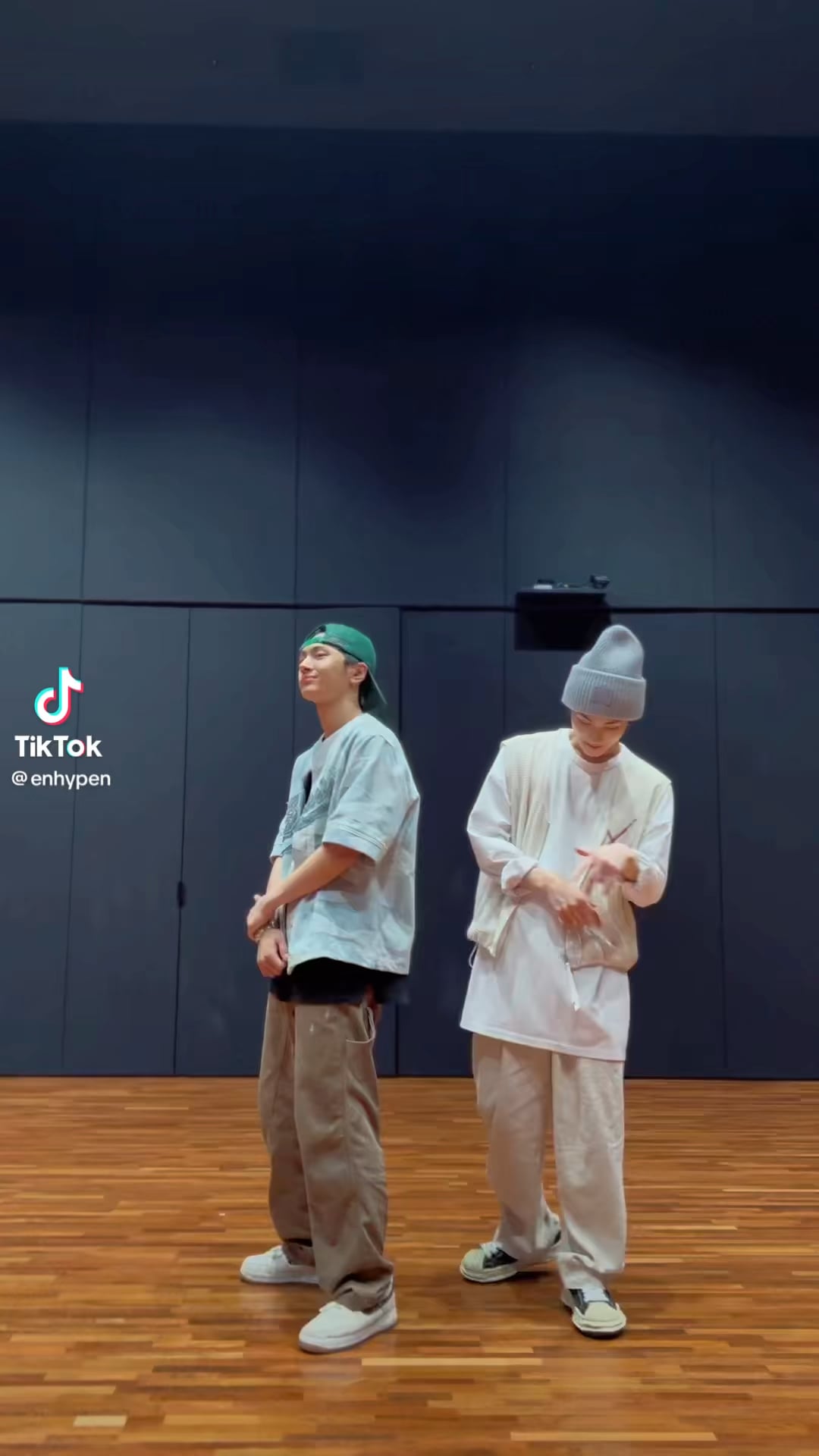 230727 TikTok: ENHYPEN Jay & Jungwon - ‘Seven’ Dance Challenge (orig. BTS Jungkook)