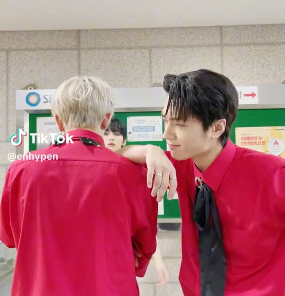 230605 TikTok: Heeseung and Jay with Taesan (BOYNEXTDOOR) - ‘Bite Me’ Dance Challenge