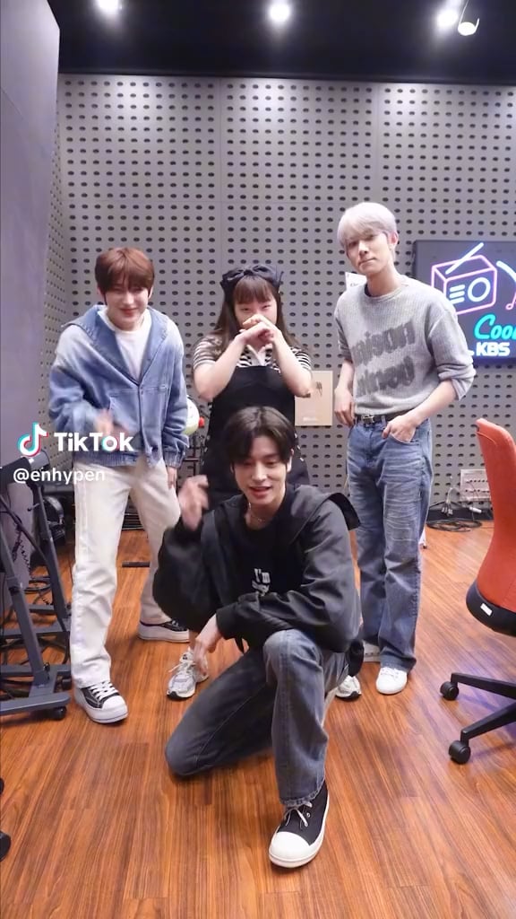 230601 TikTok: Heeseung, Jake and Sunoo with Lee EunJi - ‘Bite Me’ Dance Challenge