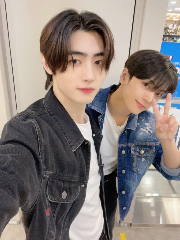 230810 Twitter: ENHYPEN OFFICIAL - Jay & Sunghoon @ Workdol