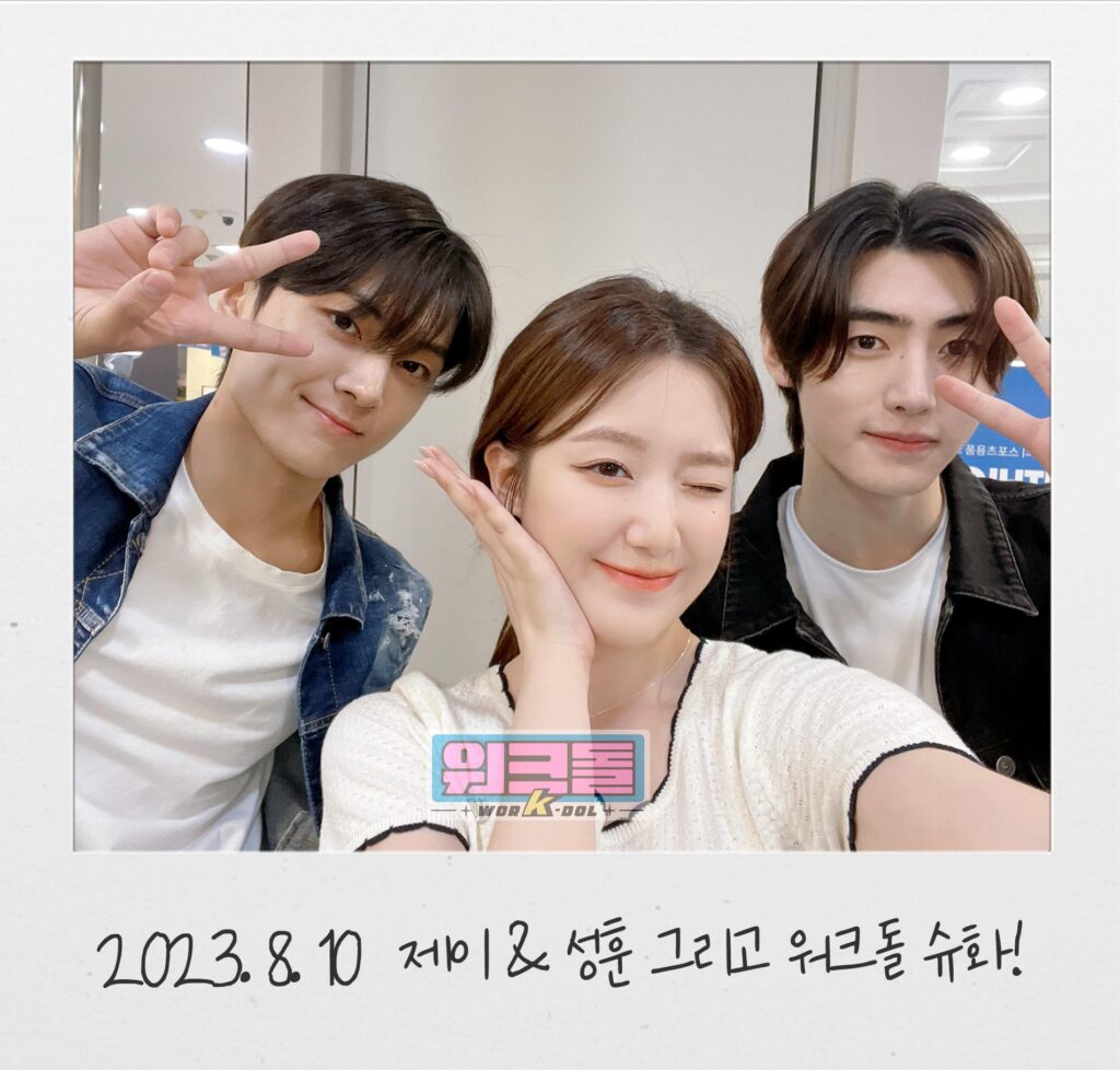 230810 SLLDLAB Twitter: Enhypen Jay and Sunghoon with (G)-IDLE Shuhua