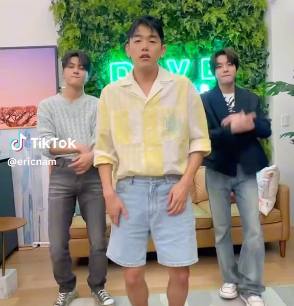 230812 ericnam TikTok: ‘Eric Nam x Jay x Jake vibing to DontLeaveYet and yes, I joined ENHYPEN’