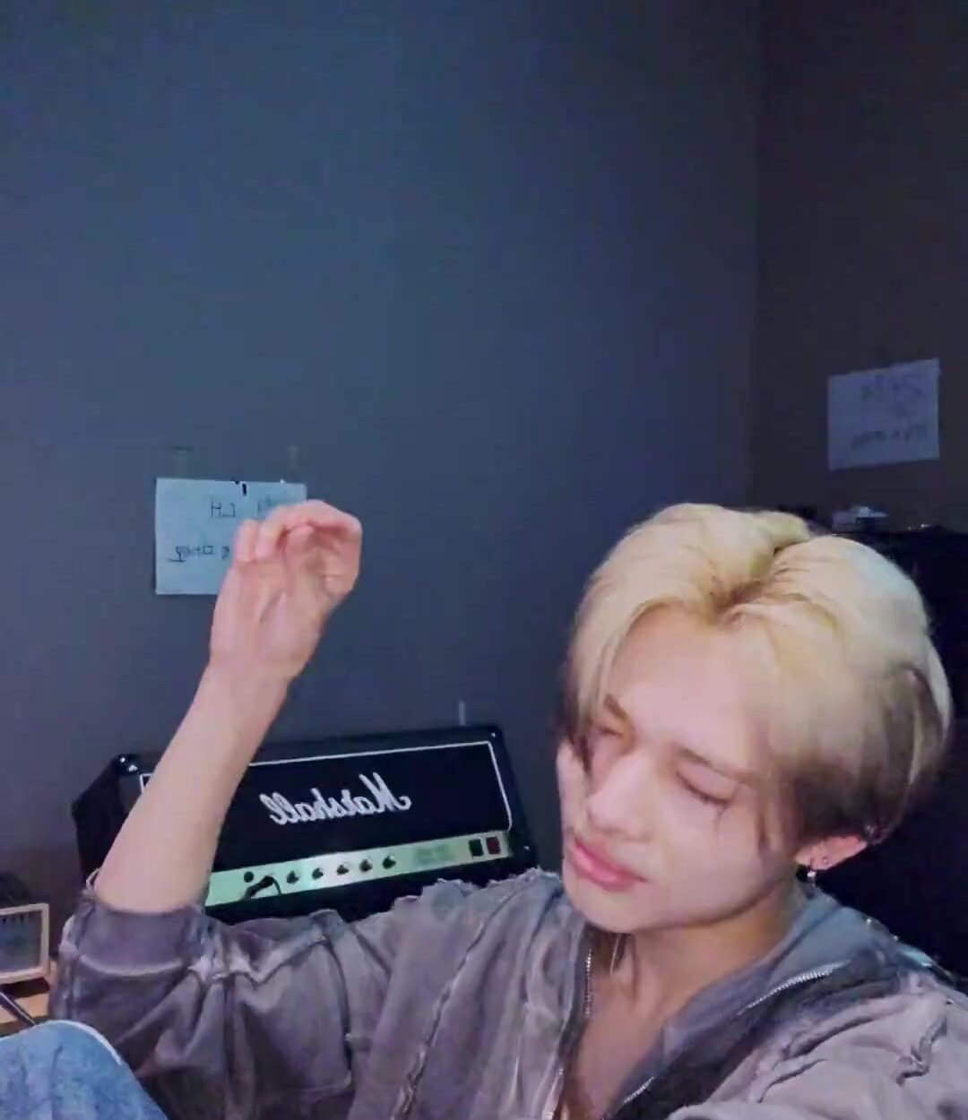 230811 [Weverse Live: Ni-ki] yeah~:)