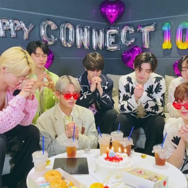 230613 [Weverse Live: Group] Gather Around in the Lobby +999