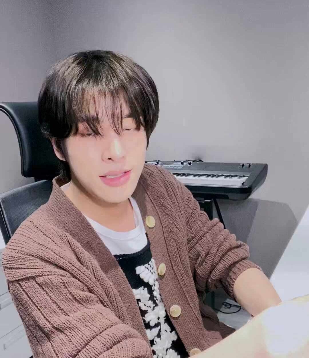 230714 [Weverse Live: Jake] People who want to hang out with Jake 👌