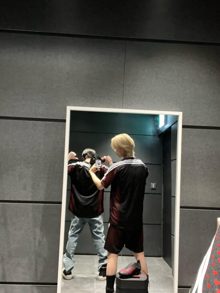 230612 Weverse: Ni-ki