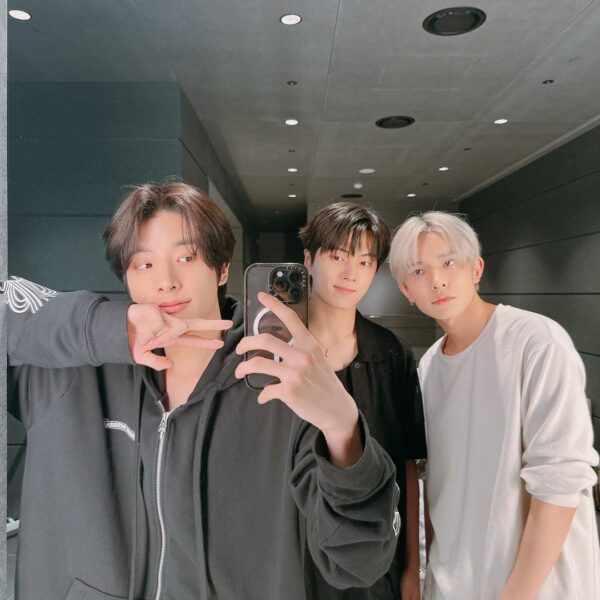 230616 Twitter: Jake with Heeseung and Jay