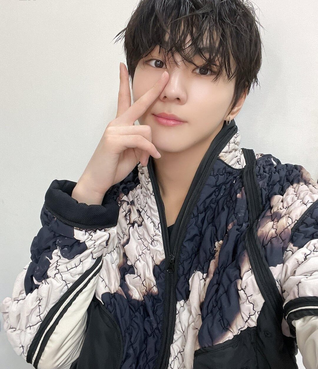 230901 Weverse: Pick your Today's ENHYPEN : August collection 💖💚💙💛💜 (Jungwon, Heeseung, Jay & Jake)