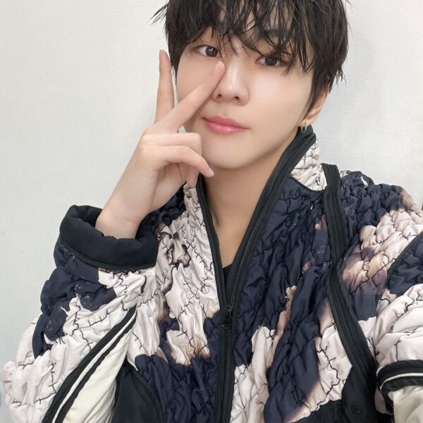 230901 Weverse: Pick your Today's ENHYPEN : August collection 💖💚💙💛💜 (Jungwon, Heeseung, Jay & Jake)