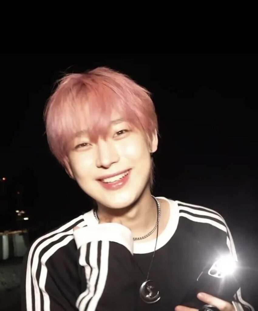 Does anyone know where this photo is from?? Please help meee I’ve been searching for it for so long!!