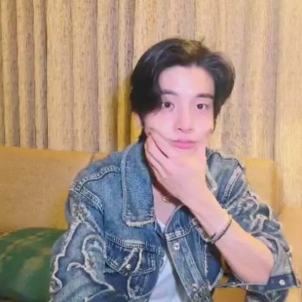 231013 [Weverse Live: Jake] Jake ❤️ 3