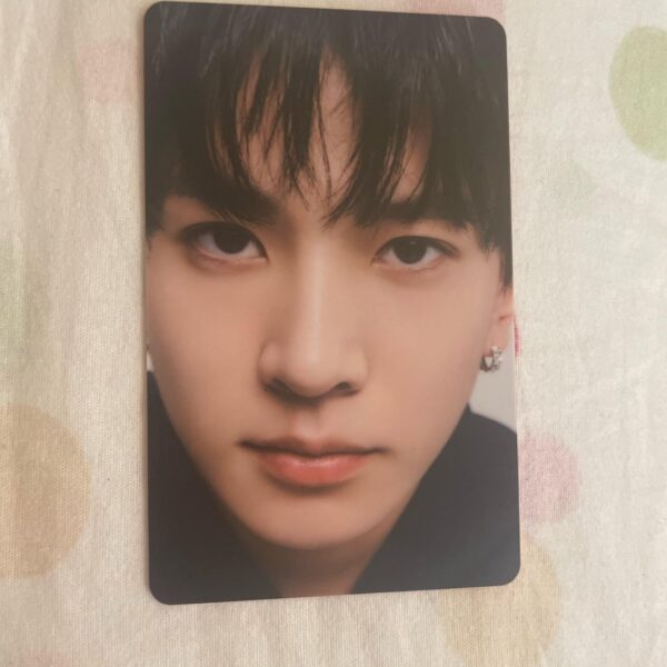 Does anyone know what this photocard is? I pulled it from a Manifesto album I bought at the Houston concert
