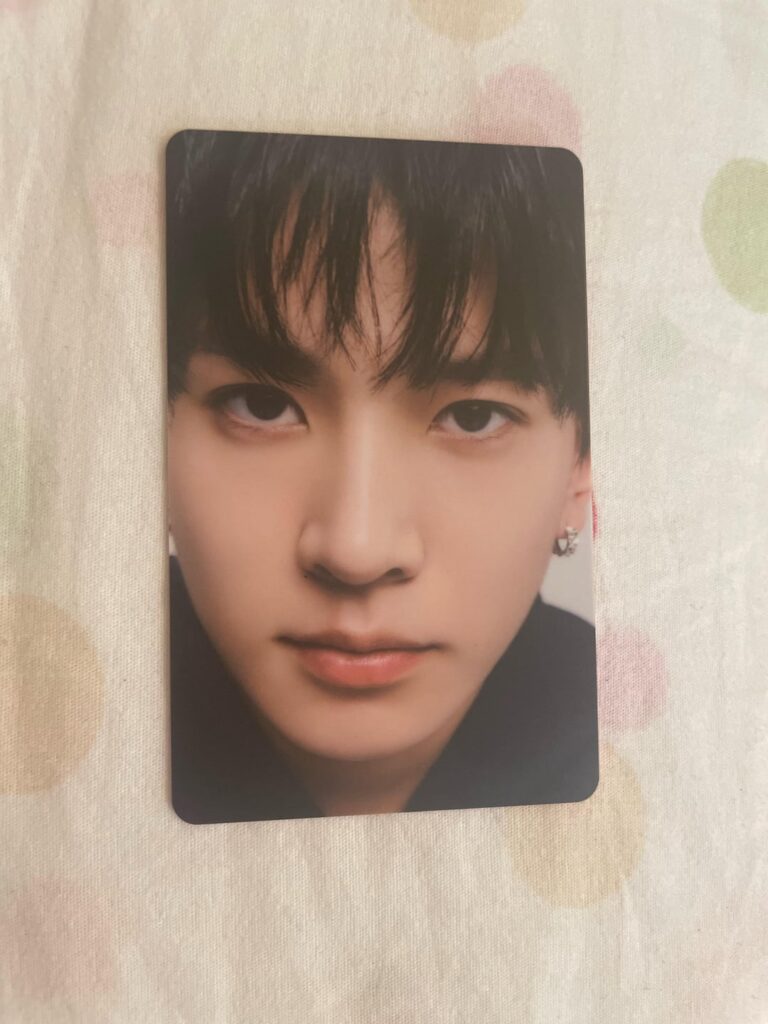 Does anyone know what this photocard is? I pulled it from a Manifesto album I bought at the Houston concert