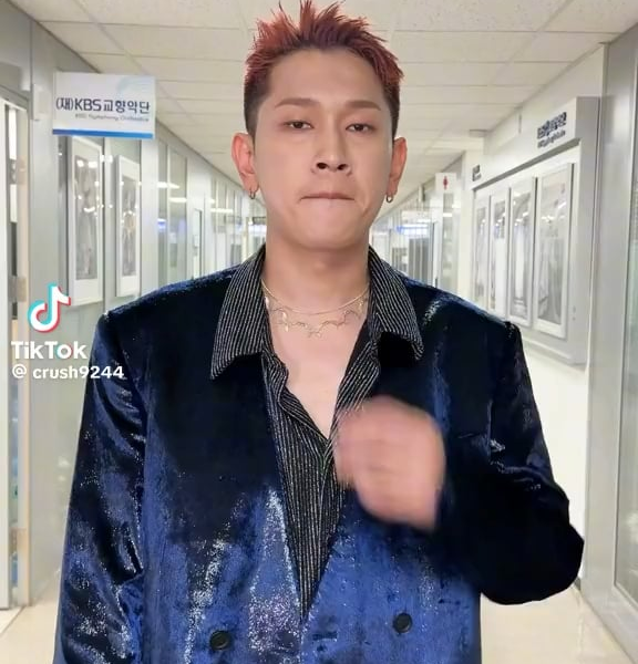 231118 crush9244 TikTok: Jungwon with Crush - Hmm-cheat (Dance Challenge)