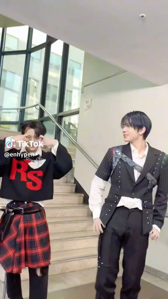 231120 TikTok: Heeseung with I.N (Stray Kids) - 'Sweet Venom' Dance Challenge