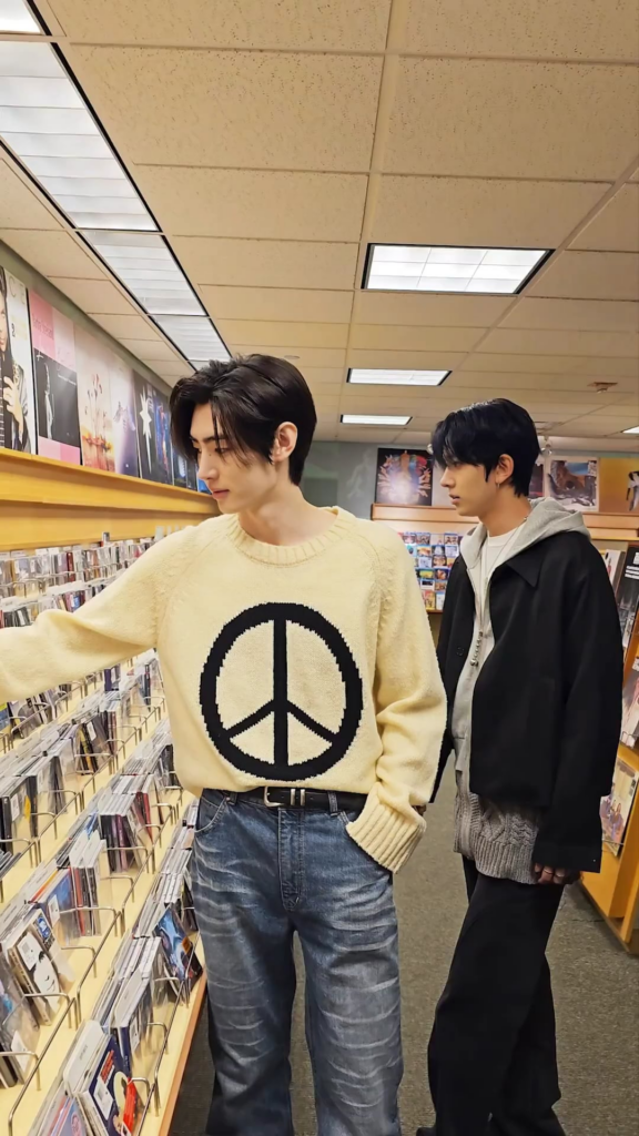 231123 bnfifthavenue (Barnes & Noble) Instagram Reel: ENHYPEN