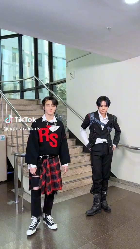 231120 Stray Kids TikTok: Heeseung with I.N (Stray Kids) - 'LALALALA' Dance Challenge