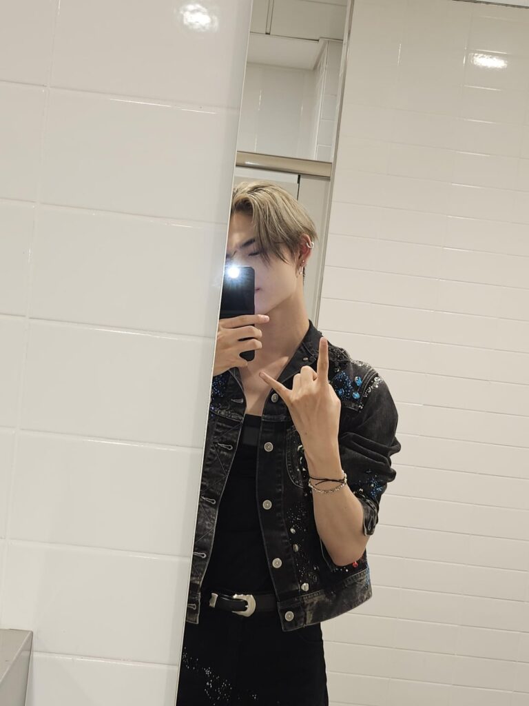 231112 Weverse: Ni-ki