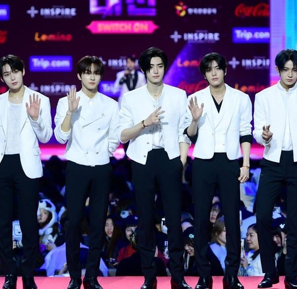 231225 SBSNOW Twitter Update With ENHYPEN - 2023 SBS Gayo Daejeon Red Carpet Photos