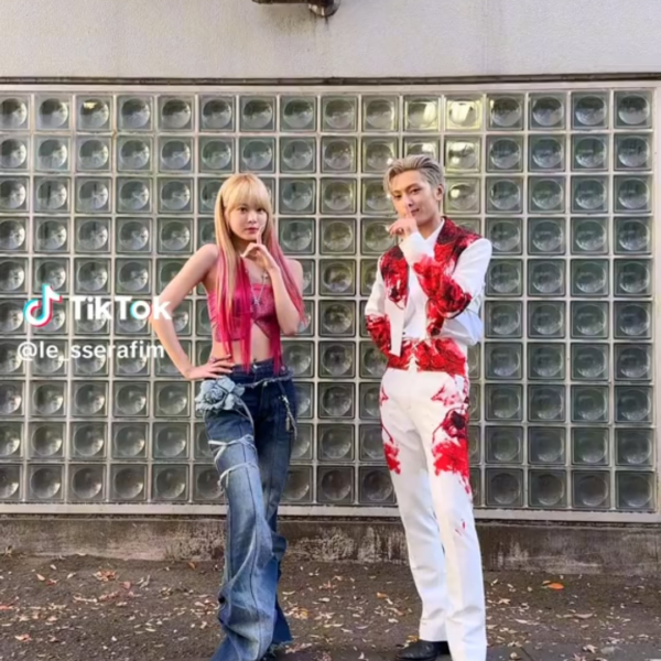 231202 LE SSERAFIM Tiktok: Hong Eunchae with Jay