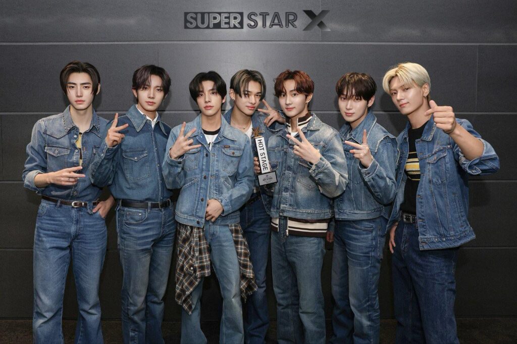 231218 SUPERSTARX_twt Twitter: ENHYPEN with their HOT STAGE trophy!