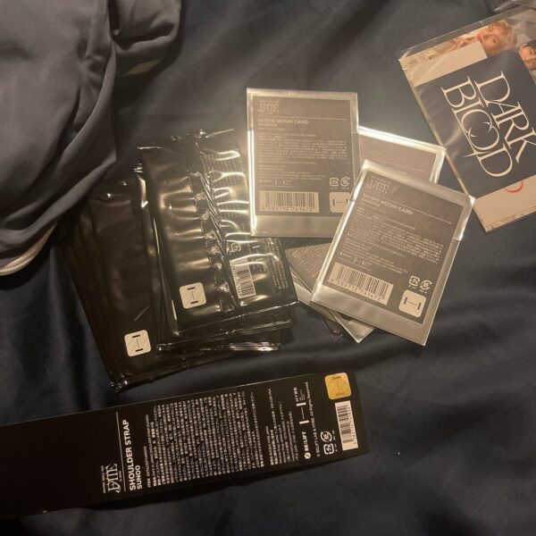 Weverse selling fake merch?