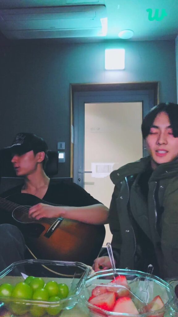 230201 [Weverse Live: Jay & Jungwon] 😃