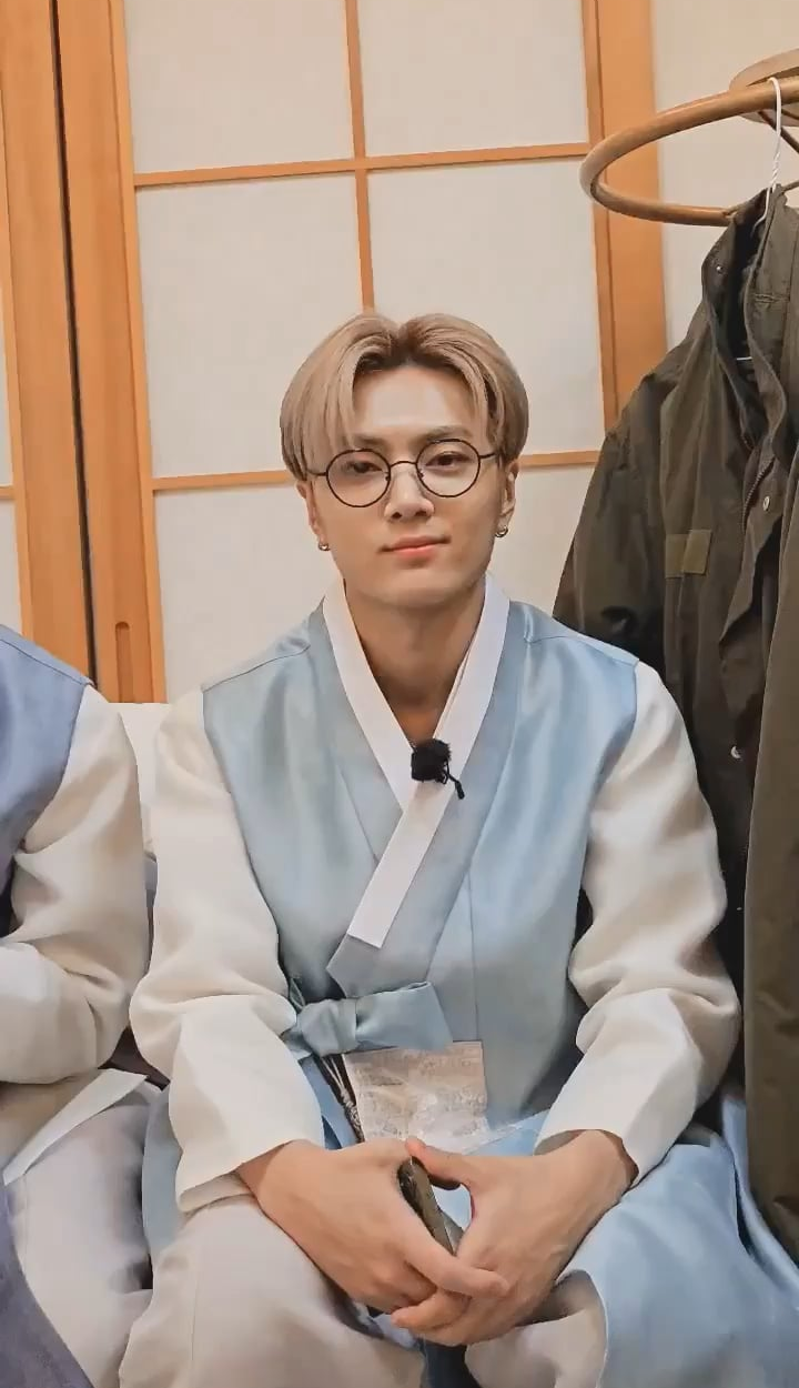 240228 Weverse: Jungwon with Jay