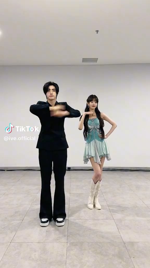 240201 IVE TikTok: Sunghoon with Wonyoung