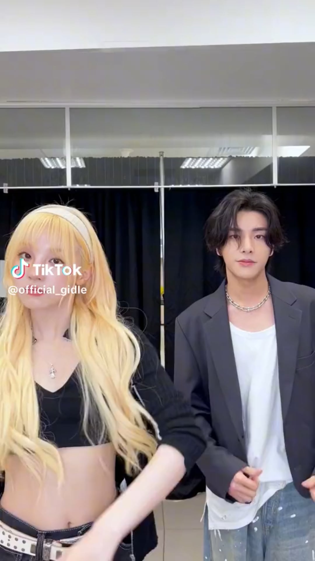 240424 (G)I-dle Tiktok: Yuqi with Jake