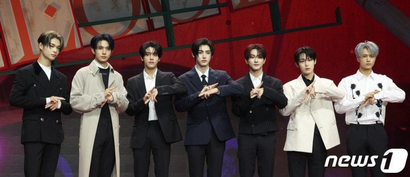 240401 ENHYPEN will release a special album related to the original story ‘Dark Moon’ in May