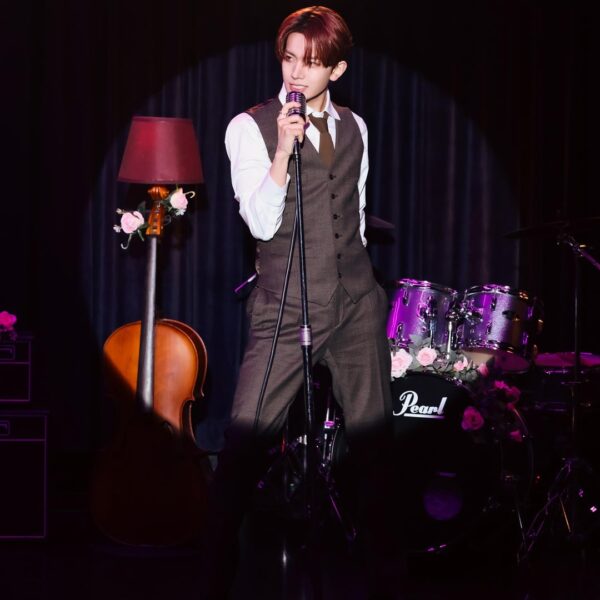 240528 Weverse: HEESEUNG Cover <this is what falling in love feels like> Special Photo📸