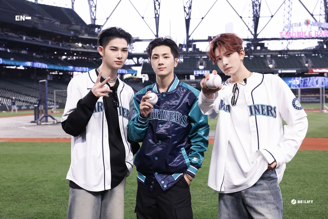 240605 Weverse: HEESEUNG & JAY & NI-KI <Seattle Mariners> Pitch Behind Photo Sketch