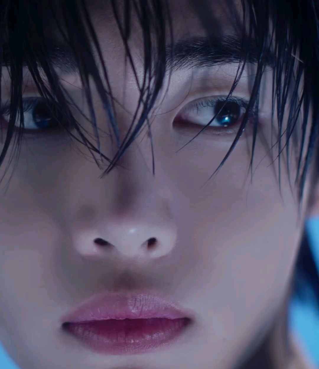 240701 Hince with Sunghoon - Blue Cushion Film