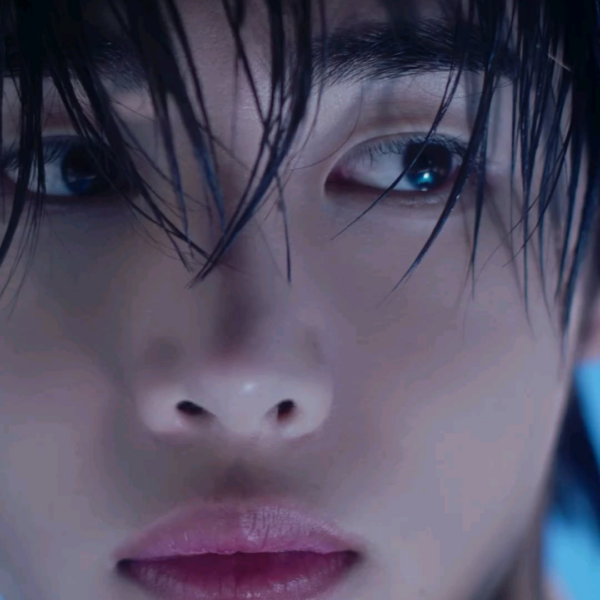 240701 Hince with Sunghoon - Blue Cushion Film