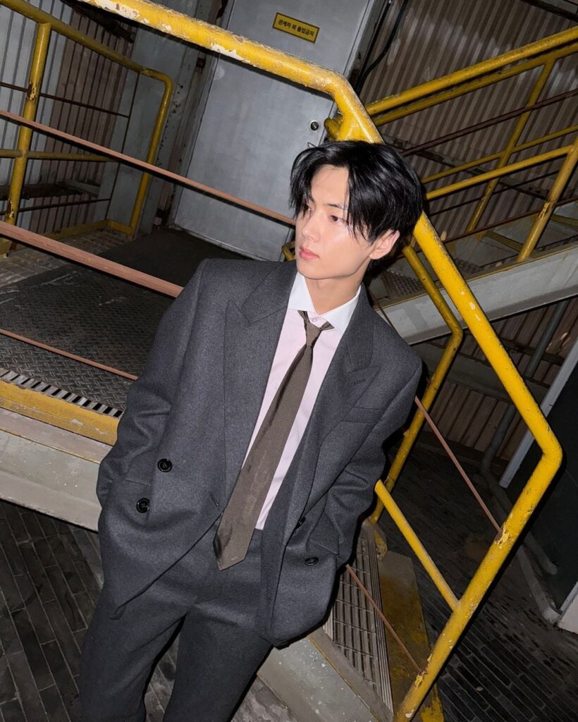240928 Instagram: Jay @ Prada