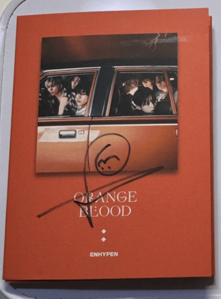 Hi guys, can someone help confirm if this signed jungwon album is real? It's been apparently won from a qq music event. Thank you