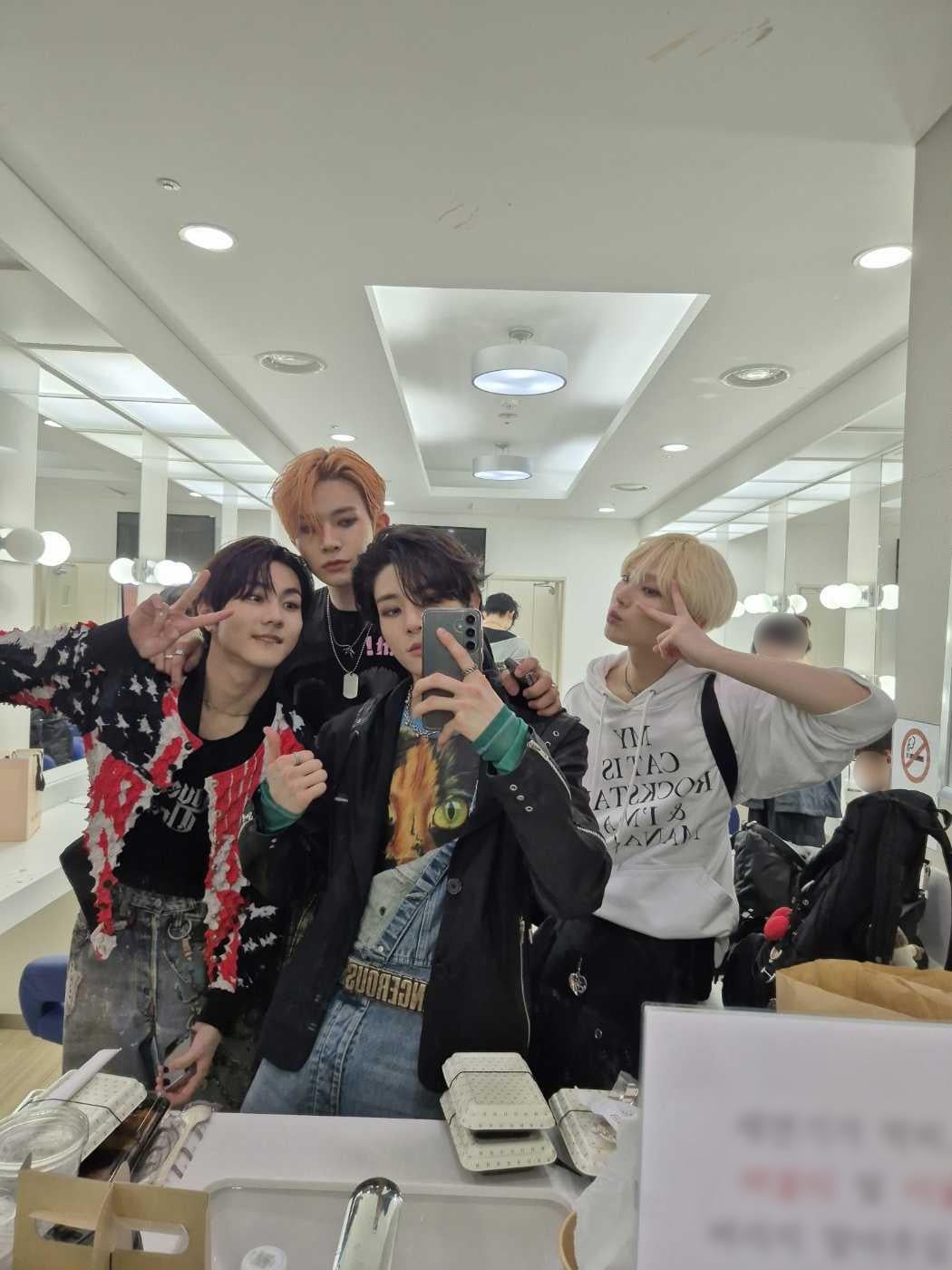 241015 Weverse: Jake with Heeseung, Jungwon, Sunoo