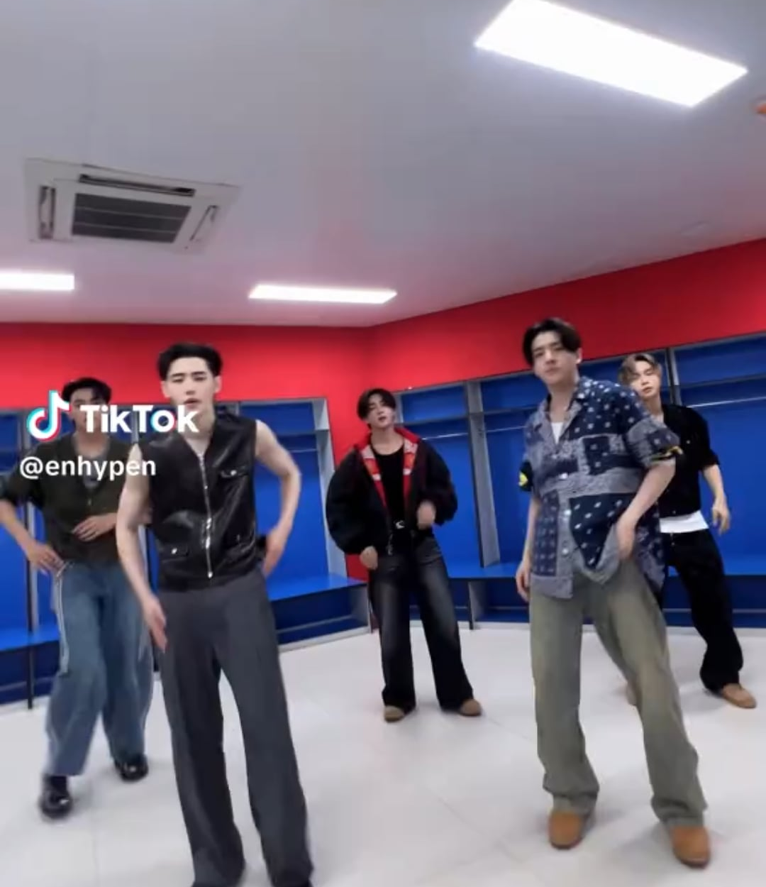 250626 Tiktok: Sunghoon & Jake with BUS Peemwasu, Heart, Jungt @ Outside